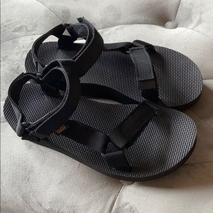 Black Midform Tevas